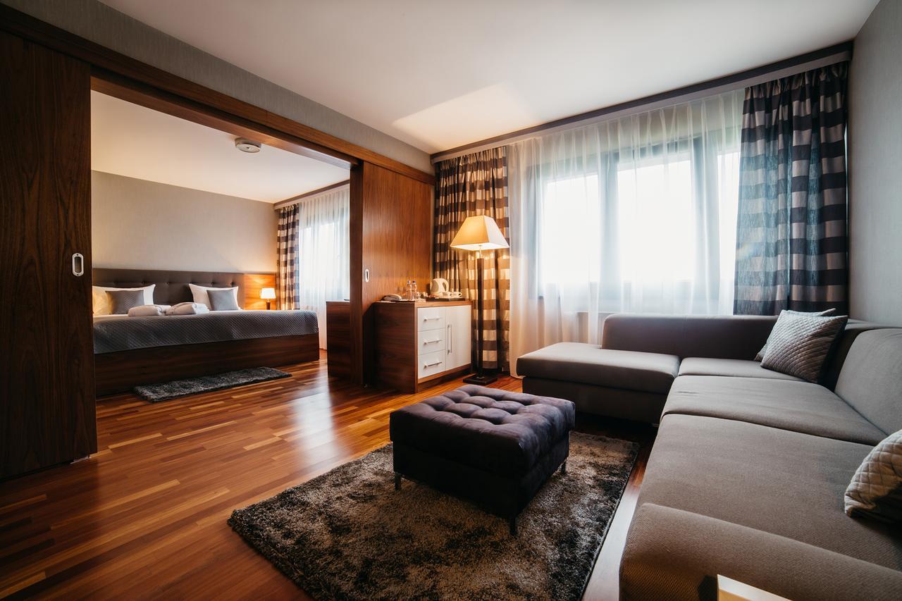 אולז'טין Omega Hotel מראה חיצוני תמונה